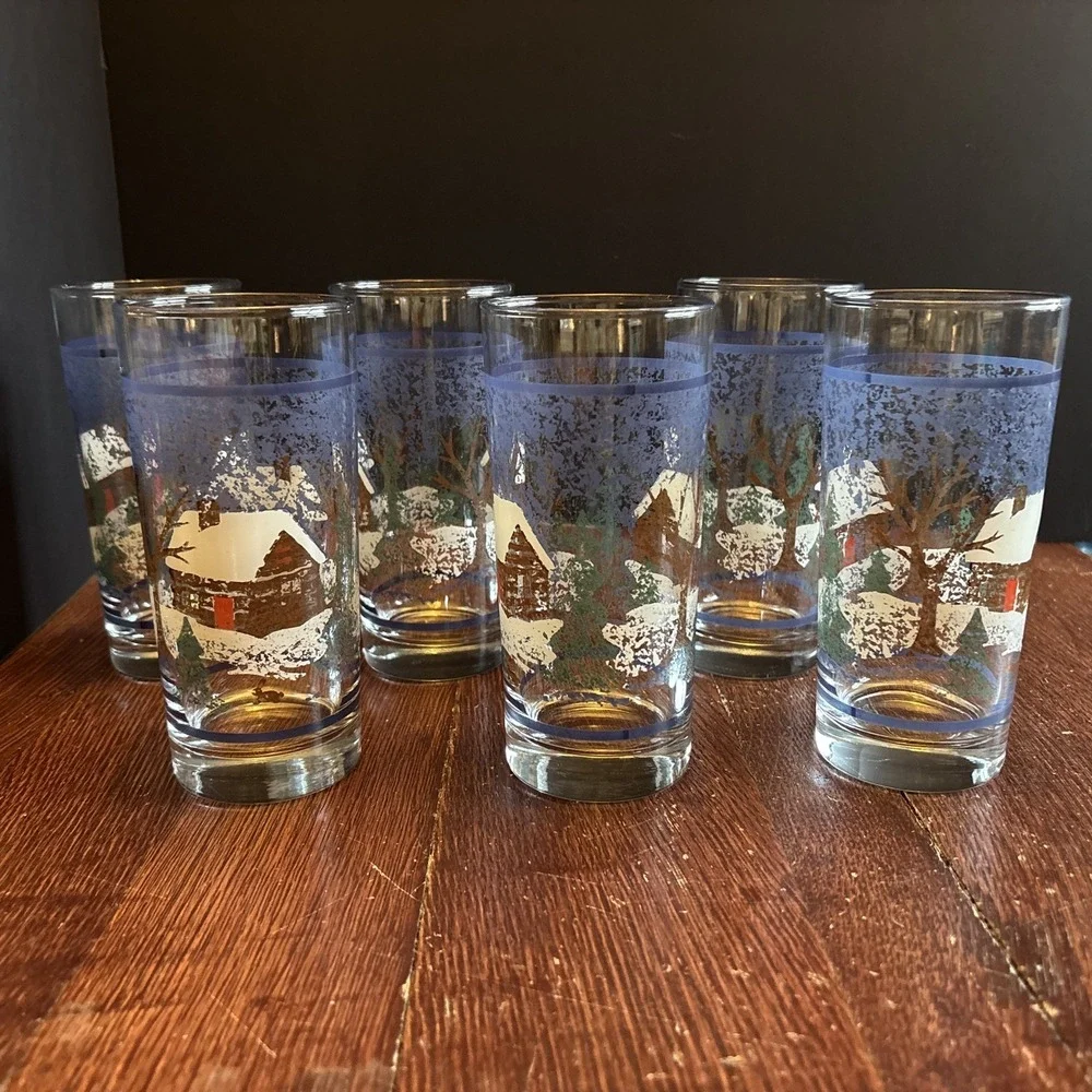 Winter Cottage Log Cabin‎ Snow 14 Oz Flat Bottom 6 1/4